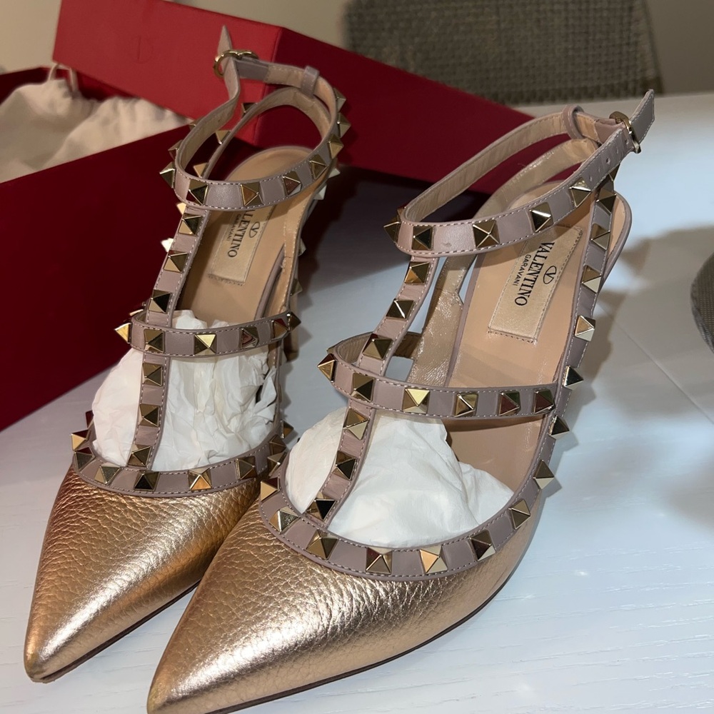Valentino Rockstud Caged 100 Grainy Leather Pump